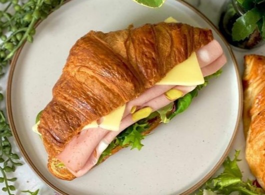 Croissant-sandwich